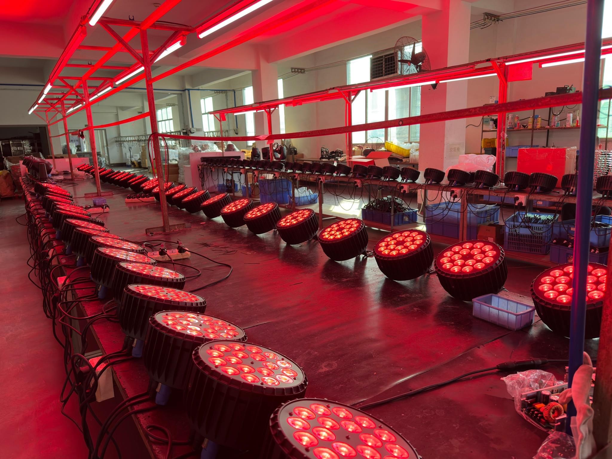 18pcs 10w 4in1 LED Flat Par light