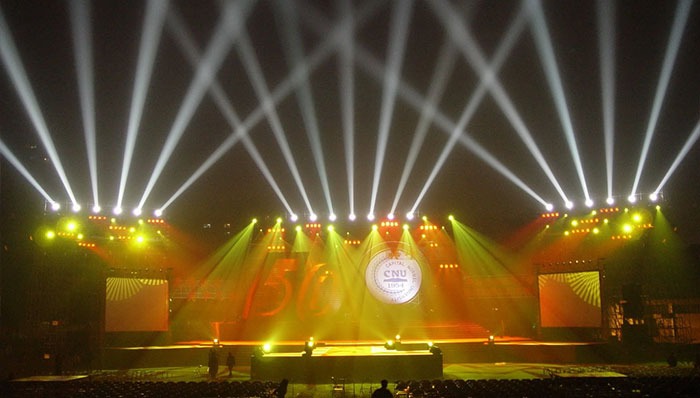 Outdoor performance lighting applications (3)