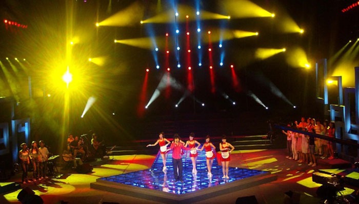 The theatre hall lighting applications (4)